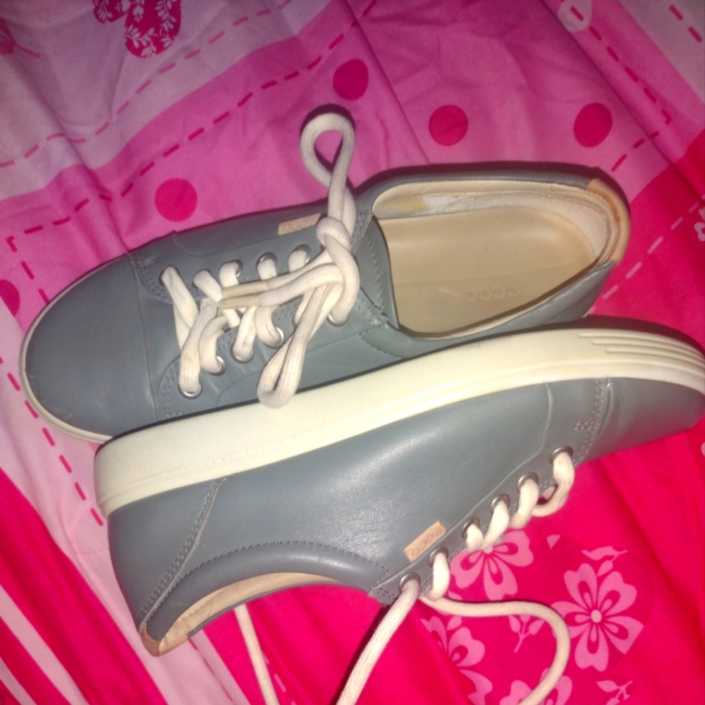 Shoes size 7 light gray